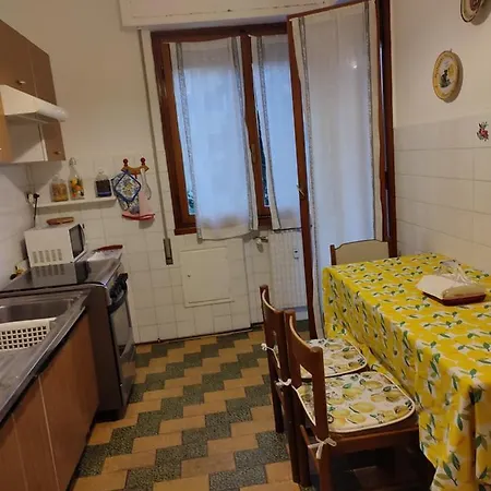 Apartament La Casa Di Yuri - Free Private Parking & Air Conditioning Recco
